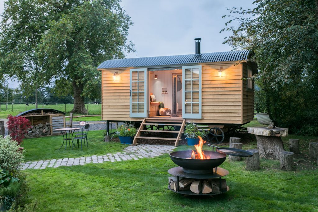 Yonder' Shepherd Hut: A New Dimpsey Glamping Experience